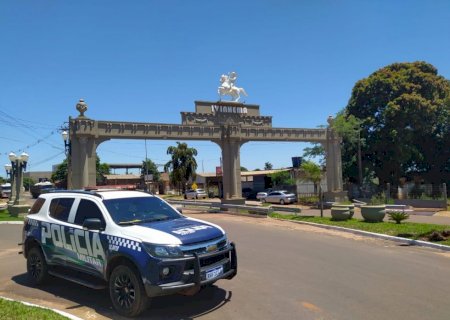 Ivinhema -  Polícia Militar conduz condutor por realizar manobras perigosas em via pública