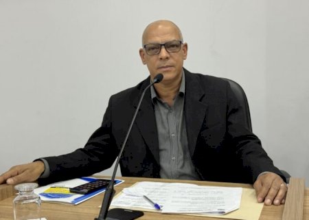 Claudião do Raio X solicita construção de ponto de ônibus às margens da BR-376 e abertura dos bueiros nas ruas pavimentadas no Distrito de Amandina