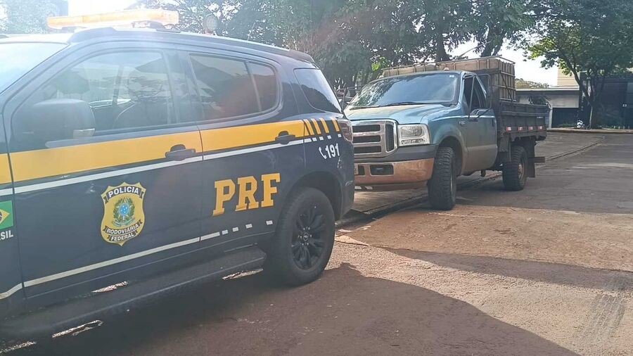 Maconha apreendida em tanques na carroceria de veículo pesou mais de 2 toneladas
