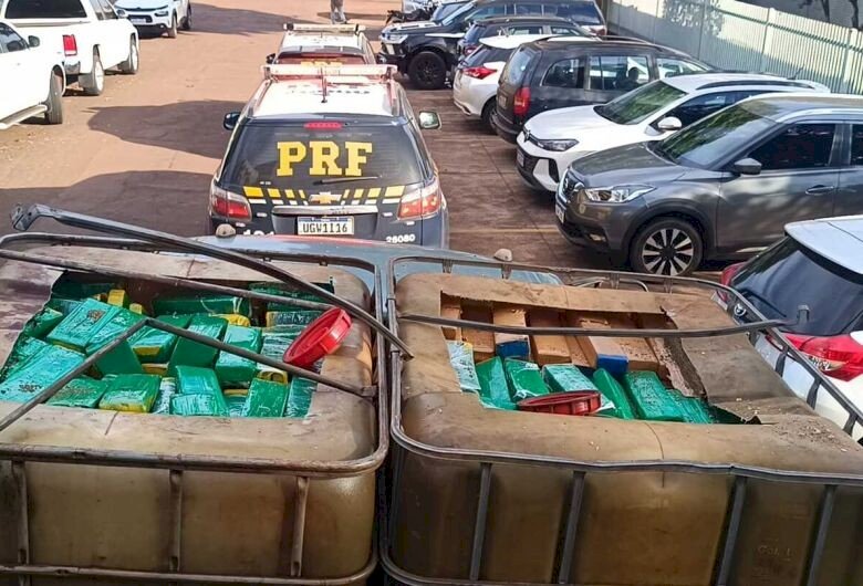 Maconha apreendida em tanques na carroceria de veículo pesou mais de 2 toneladas