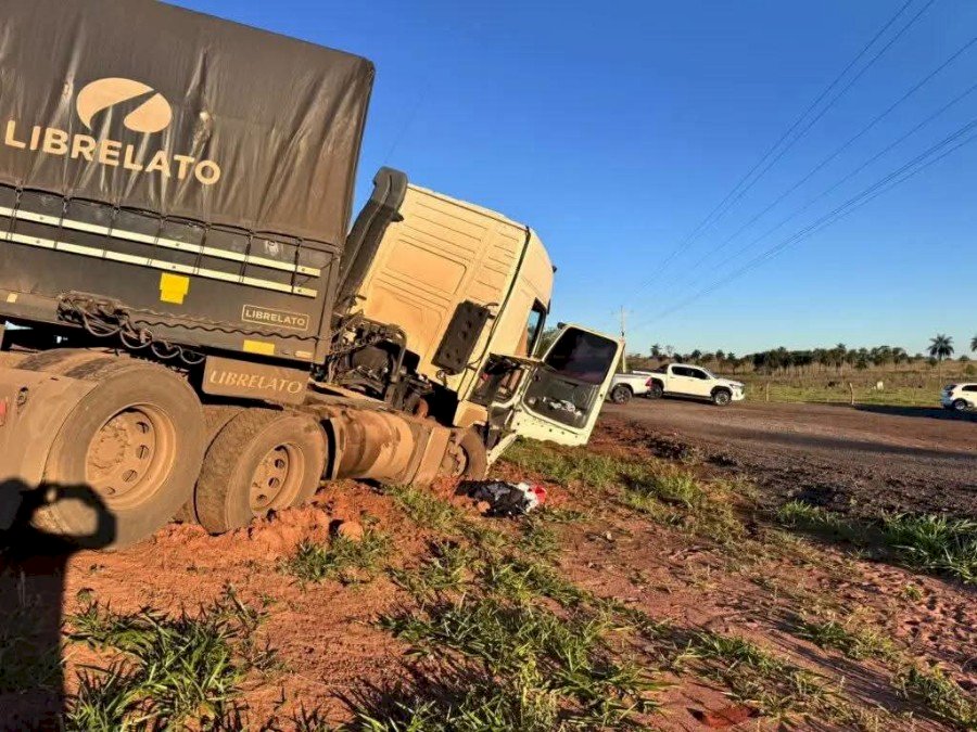 Acidente envolvendo ums moto e uma carreta deixa uma pessoa morta entre Tacuru e Amambai