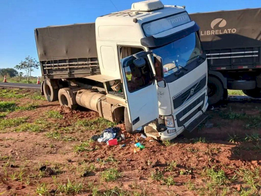 Acidente envolvendo ums moto e uma carreta deixa uma pessoa morta entre Tacuru e Amambai