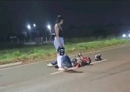 Grave acidente envolvendo duas motos deixa uma pessoa morta e outra ferida em Ponta Porã