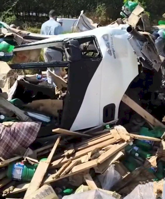 ACIDENTE ENTRE CARRETAS DEIXA DUAS PESSOAS MORTAS NA BR-158 EM MS