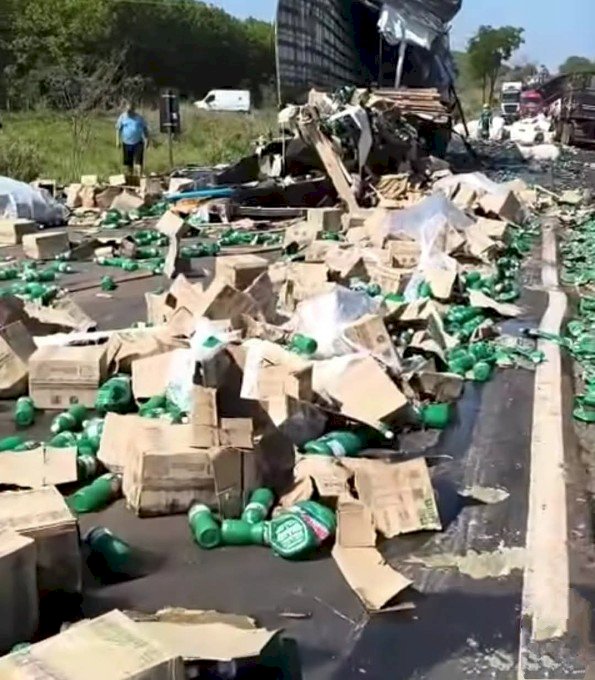 ACIDENTE ENTRE CARRETAS DEIXA DUAS PESSOAS MORTAS NA BR-158 EM MS