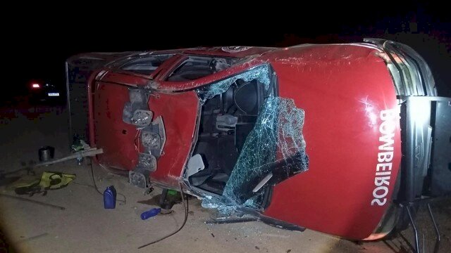 Viatura dos Bombeiros capota a caminho de incêndio em fazenda de Almir Sater