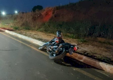 Homem sem CNH e passageiro ficam feridos após queda de moto na MS-473, em Nova Andradina