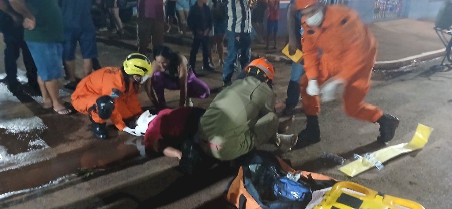Mulher fica ferida após acidente envolvendo caminhonete e moto em Angélica