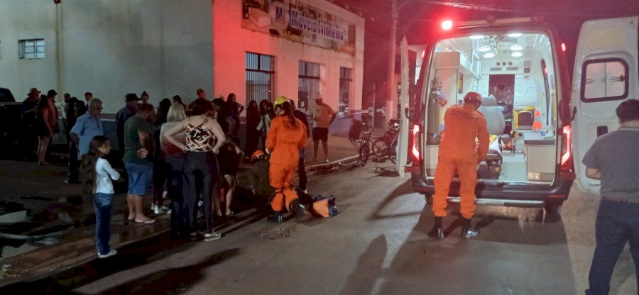Mulher fica ferida após acidente envolvendo caminhonete e moto em Angélica