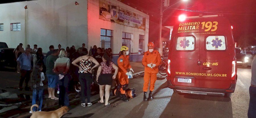 Mulher fica ferida após acidente envolvendo caminhonete e moto em Angélica