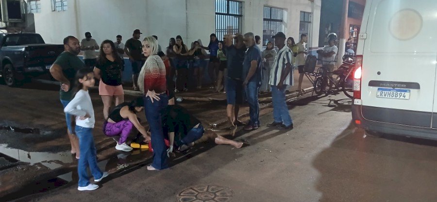 Mulher fica ferida após acidente envolvendo caminhonete e moto em Angélica