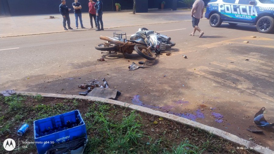 Angélica: acidente entre duas motos em frente à Delegacia de Polícia Civil deixa duas pessoas gravemente feridas