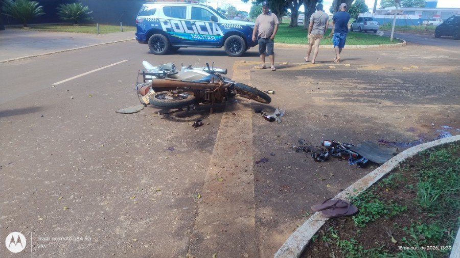 Angélica: acidente entre duas motos em frente à Delegacia de Polícia Civil deixa duas pessoas gravemente feridas