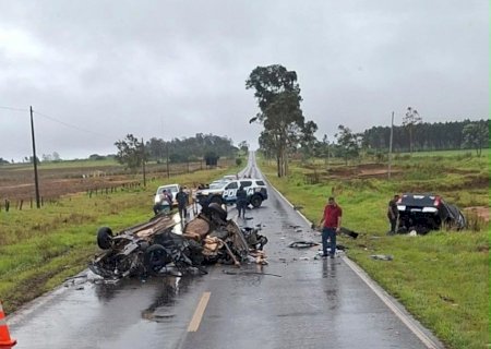 Casal morre em acidente após veículo aquaplanar na MS-164