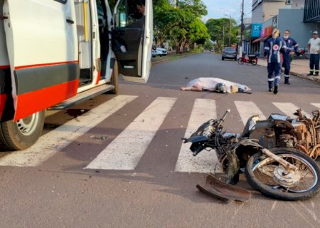 Motorista de carro bate em motocicleta e mata condutora na Avenida Weimar Gonçalves Torres
